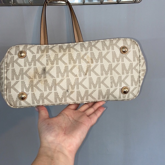 Michael Kors MK Large Tote Bag - Picture 13 of 14